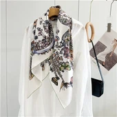 Svileni šal s potiskom metulja